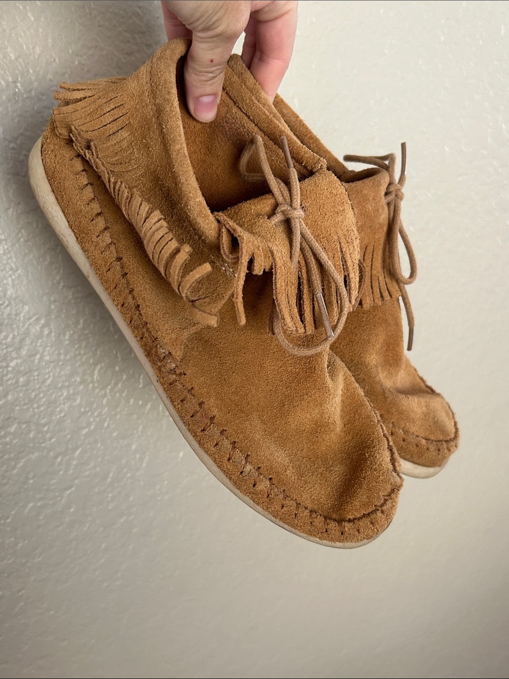 Minnetonka Brown Suede Fringed Bootie